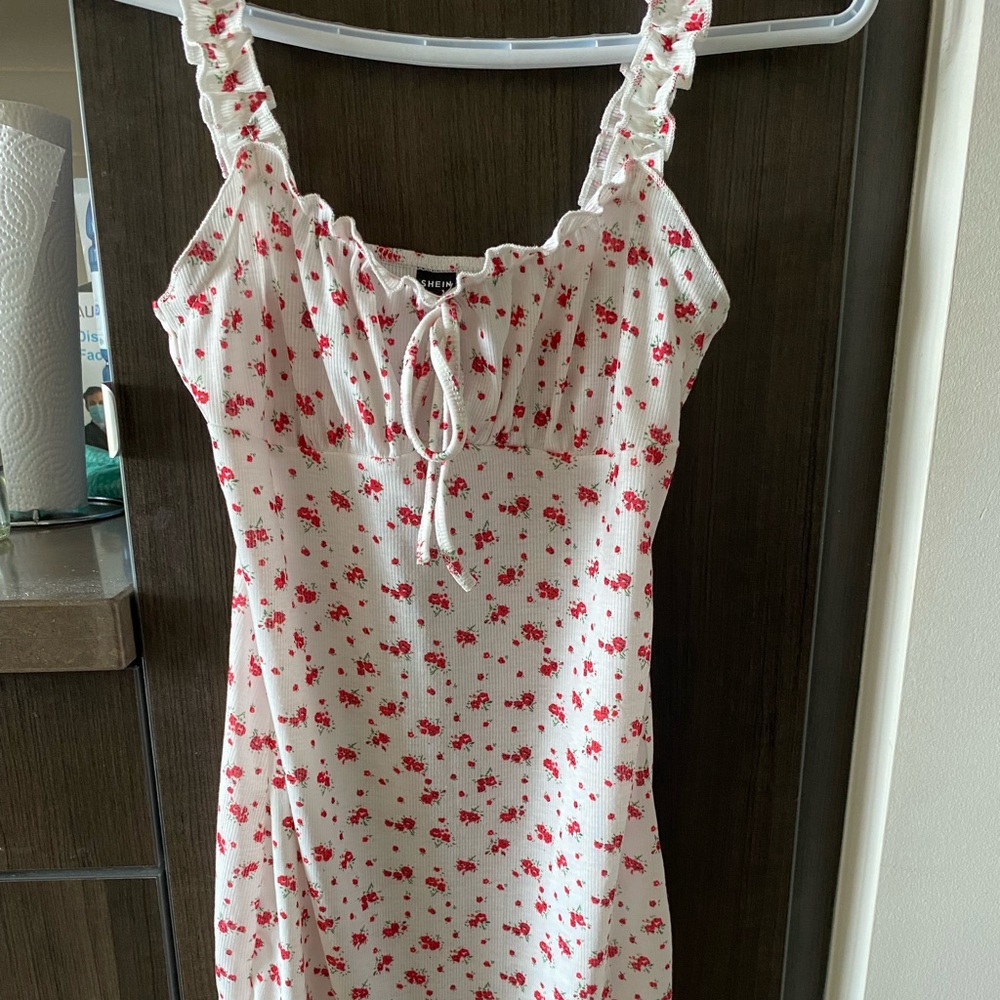 Floral mini dress 🍒